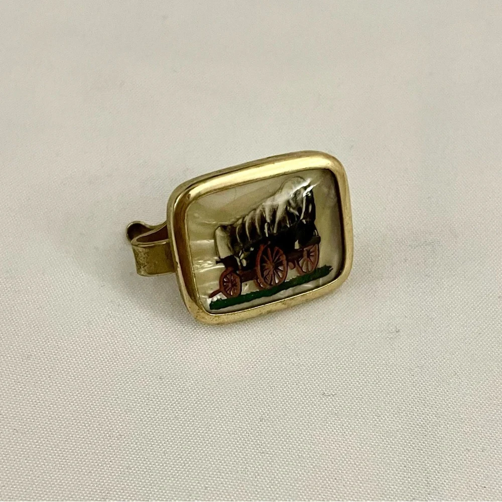 INTAGLIO 1950'S WESTERN THEMED CHUCK WAGON CUFFLINK - SINGLE Not a pair